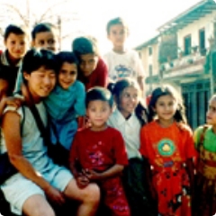 ミャンマーの子供達と大学時代、バックパック旅行でいろいろな国を歩きました